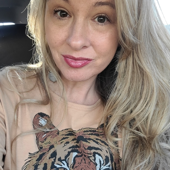 Meet your Posher, Heather - Picture 2 of 7